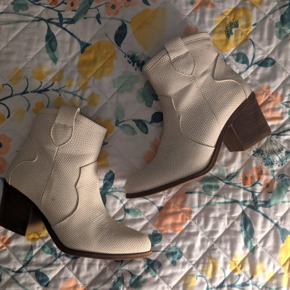 Dirty Laundry Cowboy Boot size 7